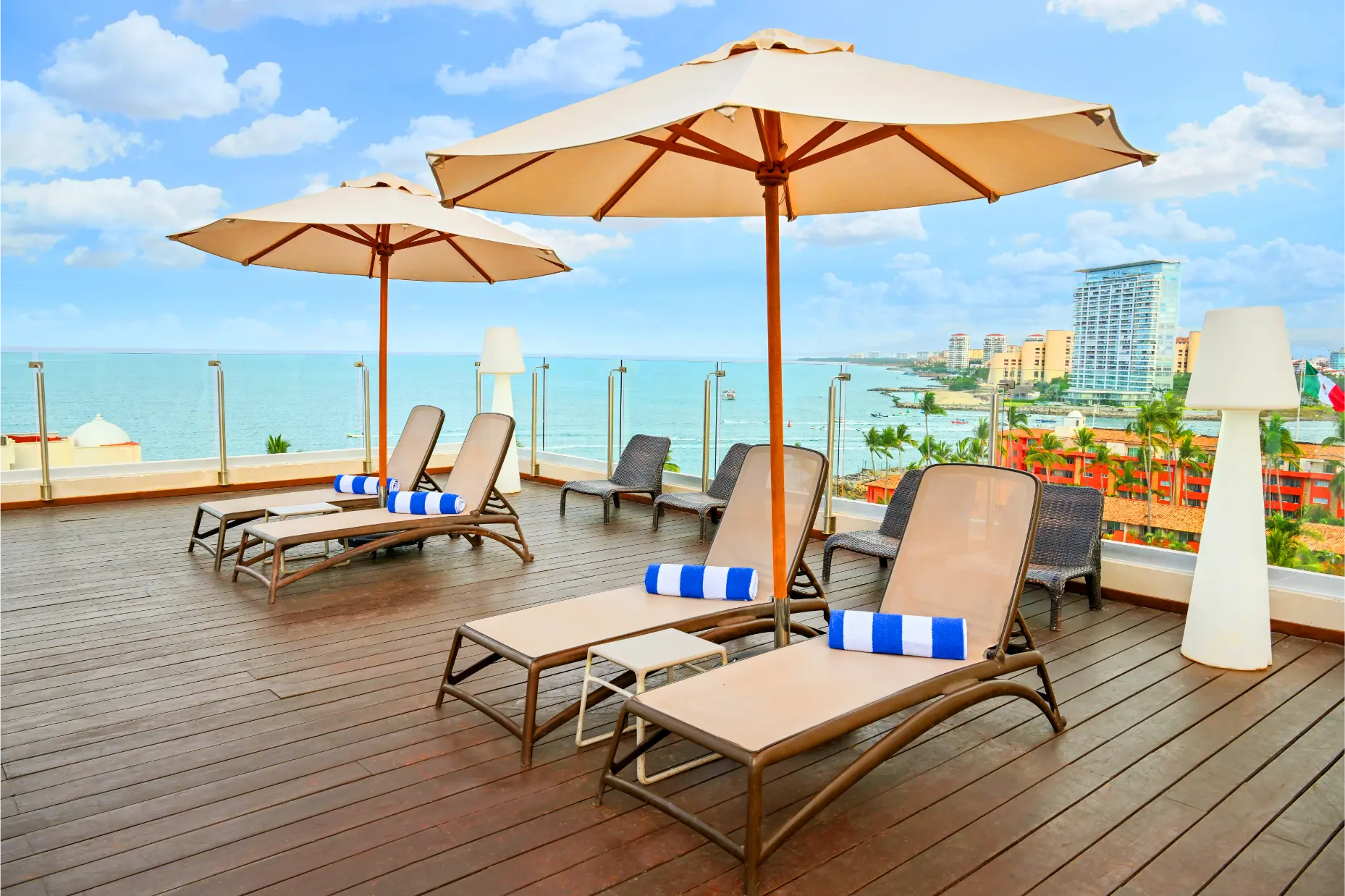 Albercas infinitas y rooftop bar: la experiencia acuática en Crown Paradise Golden