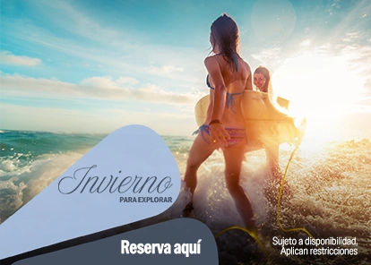 Oferta de vacaciones de Invierno para explorar con amigas surfeando en la playa.